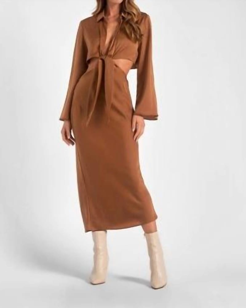 Front of a model wearing a size L Stefani Dress In Brown in Brown by ELAN. | dia_product_style_image_id:342395